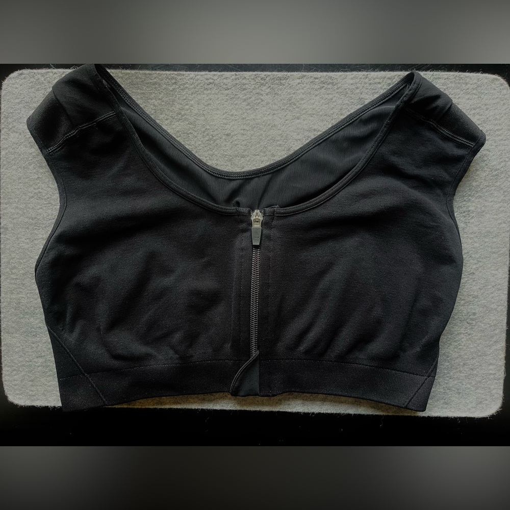 Alignmed Alignme zipper posture sports bra in Black size L